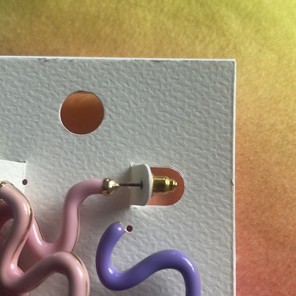 Funky earring - Picture 3 of 3